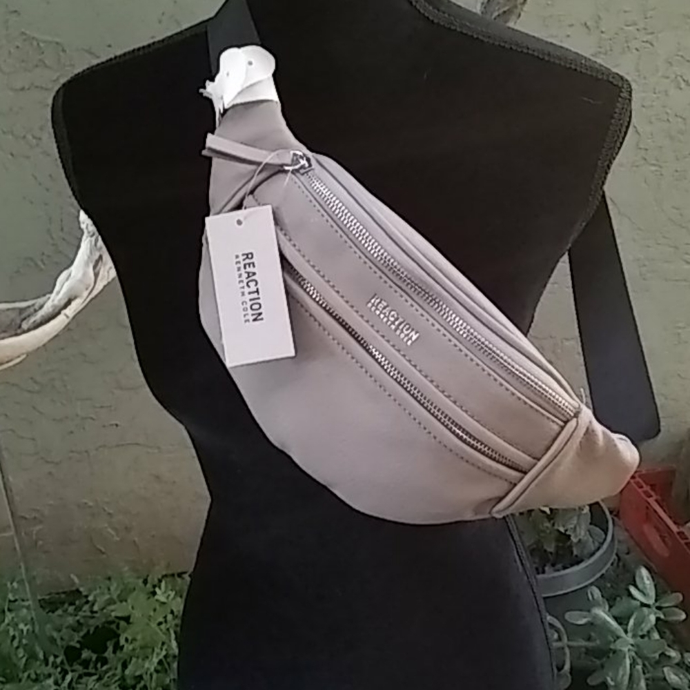 Kenneth Cole Reaction Belt Bag